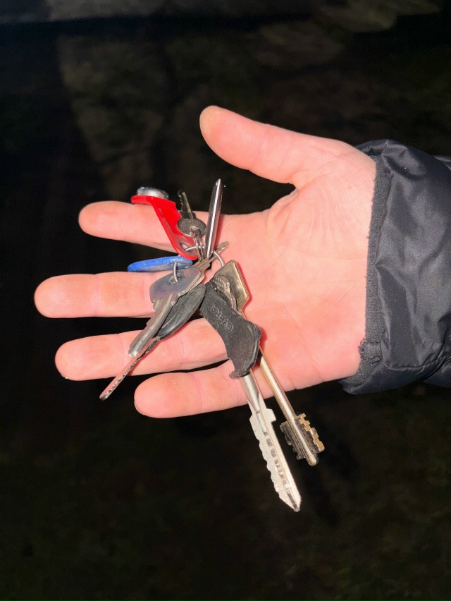 Найдены ключи около первого подъезда молодежной 36. Обр...