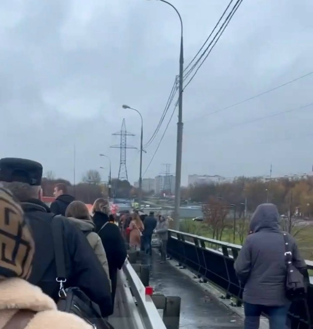 ☕️ План на утро: кофе → работа. Реальность: ДТП → пешк?...