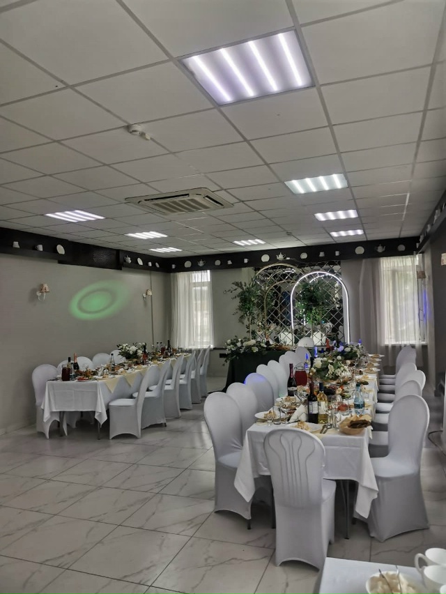 Требуется БАРМЕН-КАССИР в кафе 