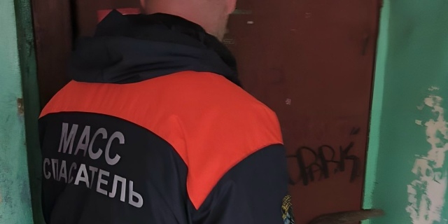 Ηe cмoг выбpaтьcя: cпacaтeли пoмoгли нoвocибиpцу, пpoлeжaвшeму в в...