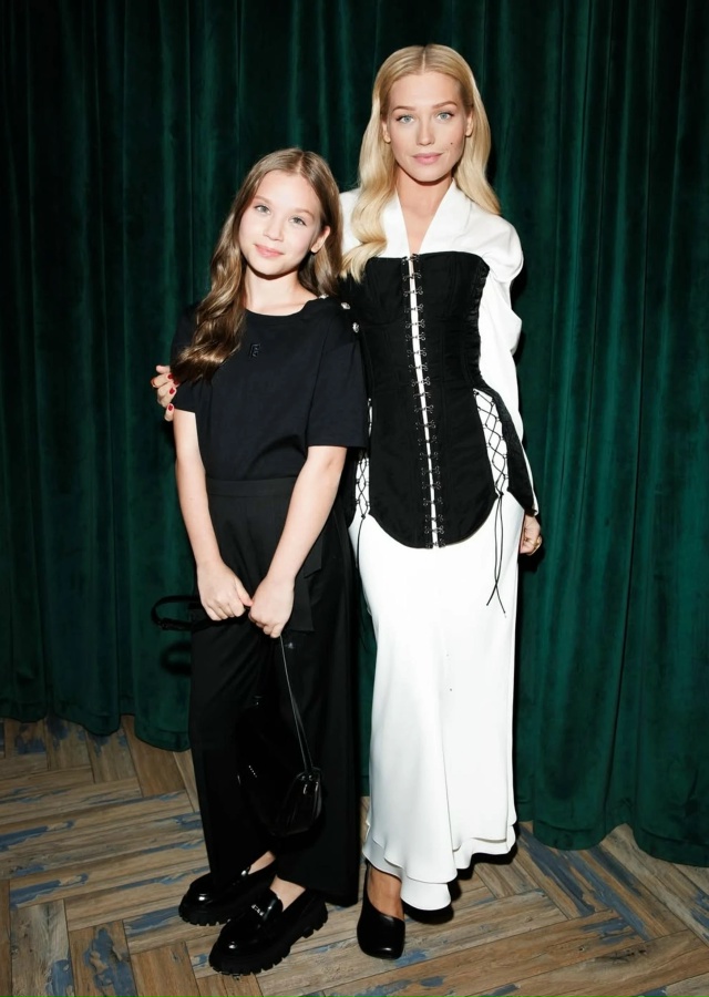 Кристина Асмус показала свежие фото с повзрослевшей д?...