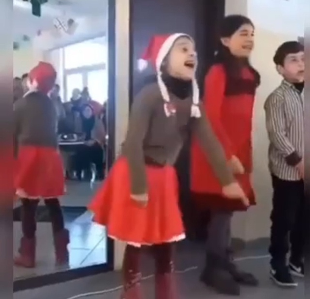 Когда включили мою самую любимую песню!