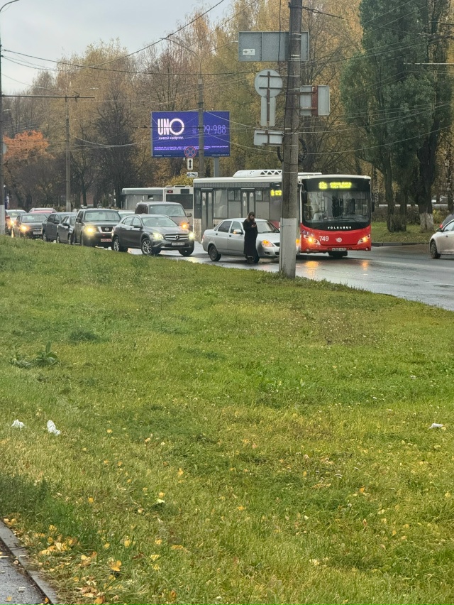 На пр-т строителей около Факела. Газель отбросила не ну...