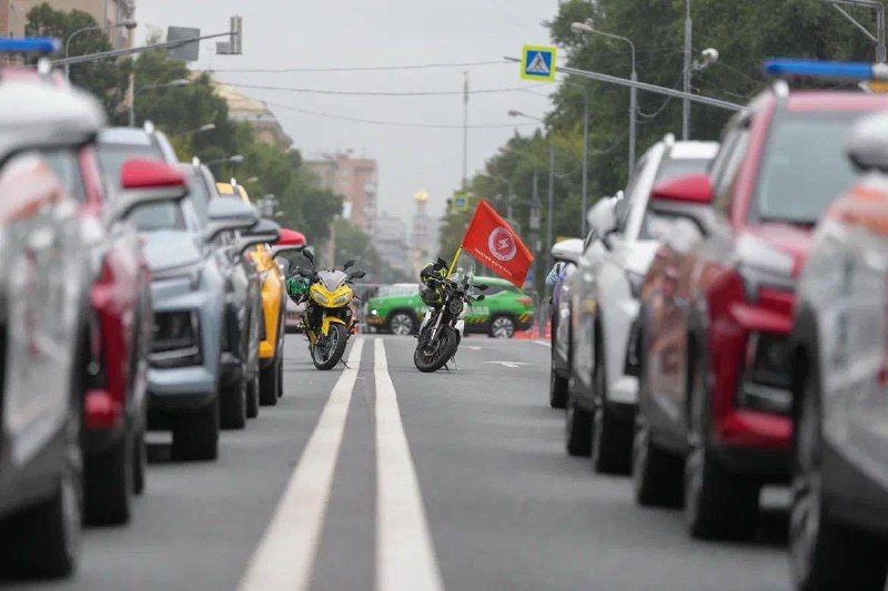 Фото с первого транспортного Электрофестиваля на московском Садовом кольце. Которое временно очистил