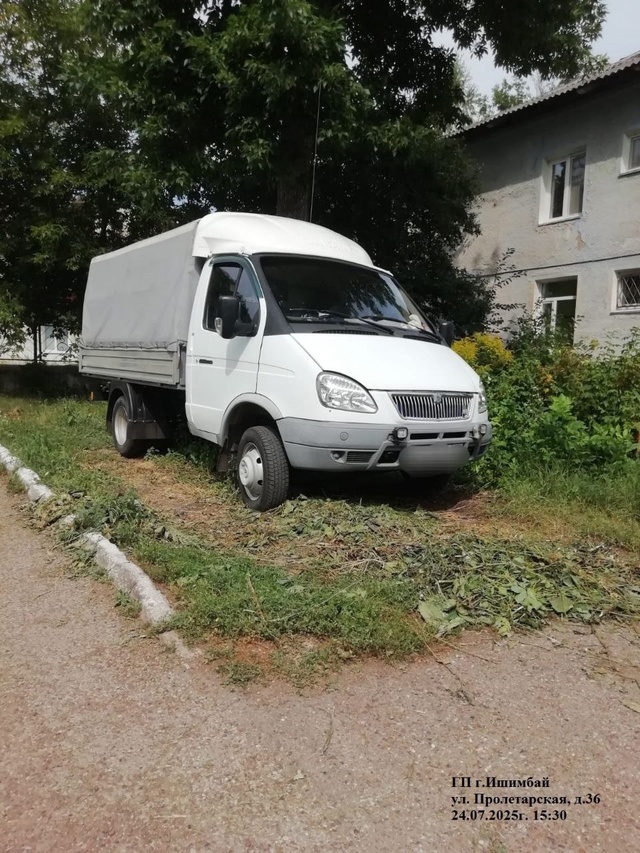 🚗 В Ишимбае штрафуют любителей парковаться на газона?...