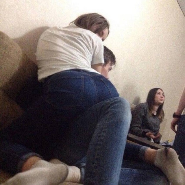 Обычные случаи, когда девочки попадают на вписки
Заче?...