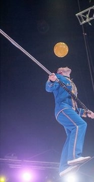 Иванов Михаил Александрович набивал мяч головой во вр?...