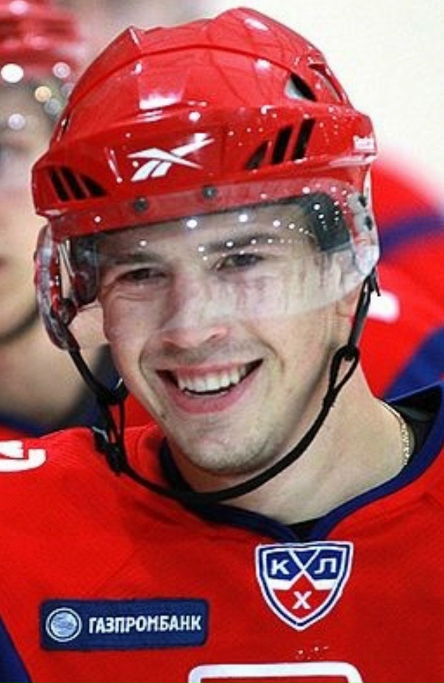 Начал играть в хоккей в пять лет в родном Рыбинске... С?...