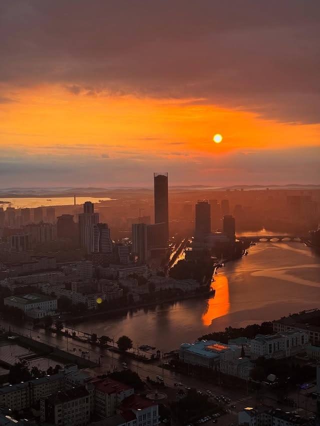 Екатеринбург в лучах заходящего солнца 🌆