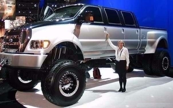 Cамый большой в мире серийный автомобиль Ford F650 весом бо...