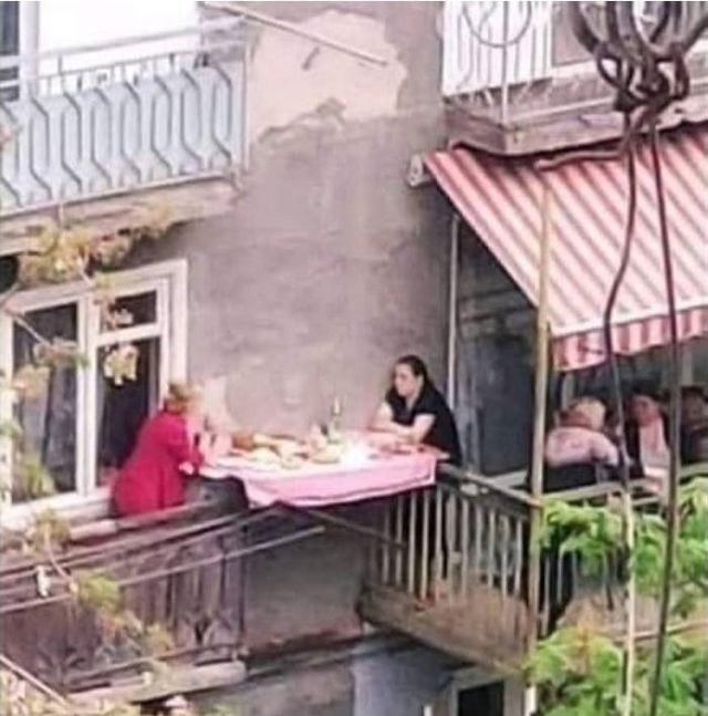 А вы говорите, что женской дружбы не бывает😅