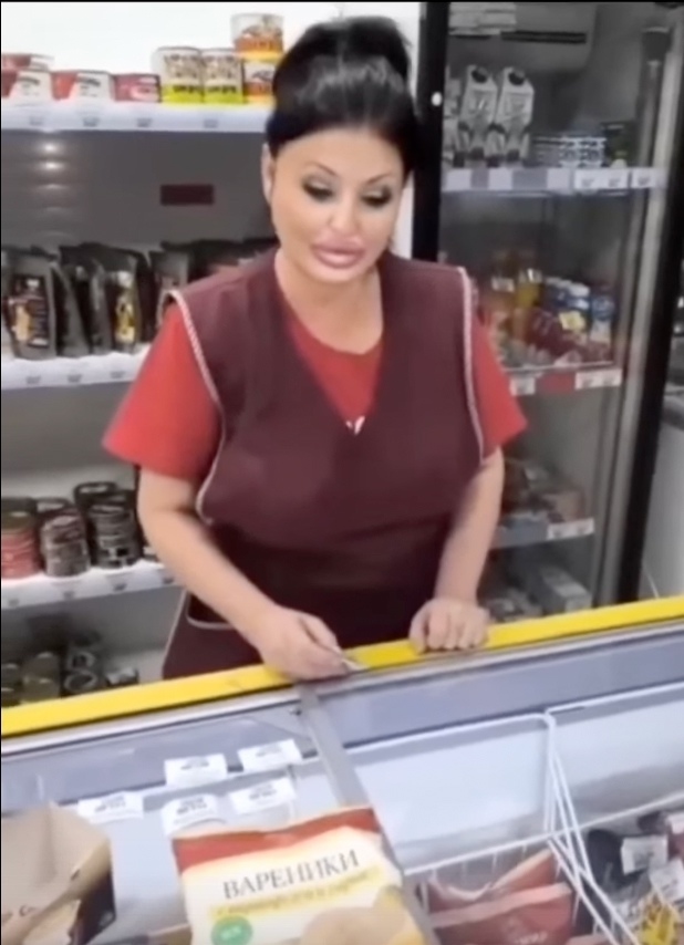 Ждал кассиршу, а пришла какая-то уточка!