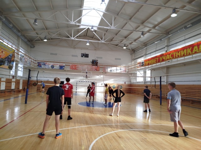 Два символа дисциплины и духа - кадеты и сотрудники ОМВ...