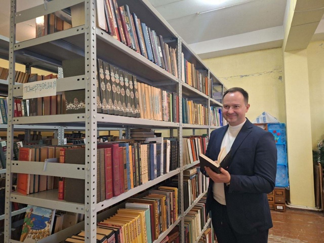 📚В Ялте продолжается обновление муниципальных библи?...