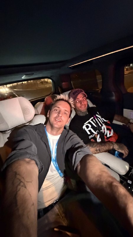 Едем в такси и смотрим футбол ⚽️😍
VK Fest был просто потрясающим 🥰 Спасибо всем, кто пришел
