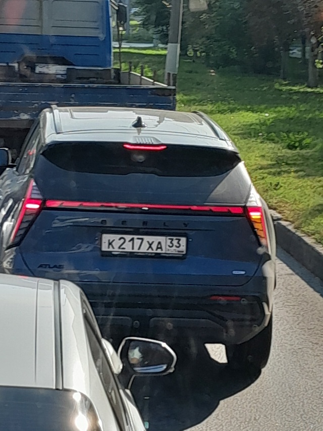 Очередной дЭбил на китайце.поворот налево не с той пол?...