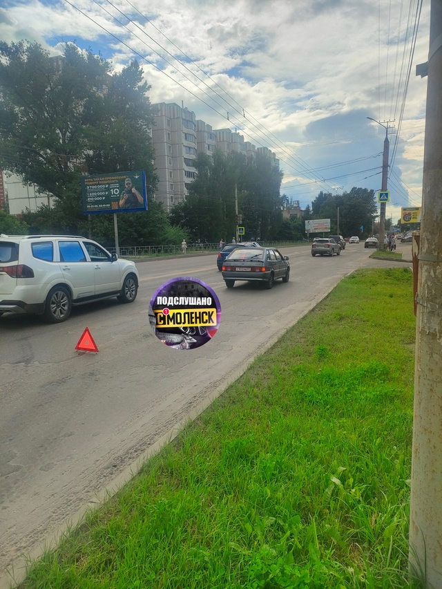 В Смоленске на улице Николаева водитель Hyundai разбил ст?...