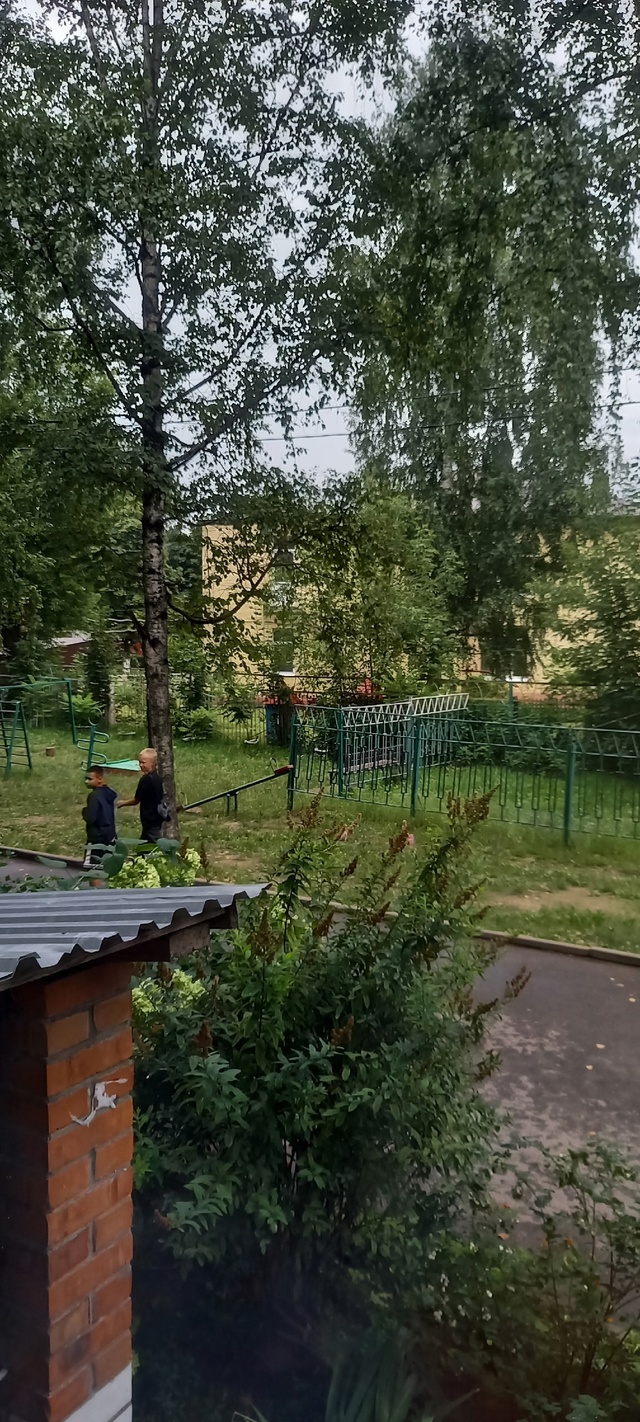 Родители этих созданий! Вы в курсе чем занимаются ваши ...