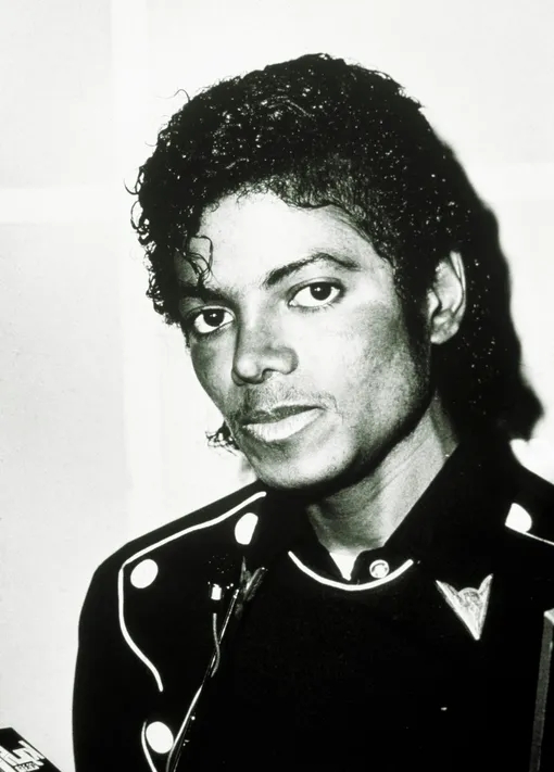 За свою жизнь Майкл Джексон совершил пожертвований на ...