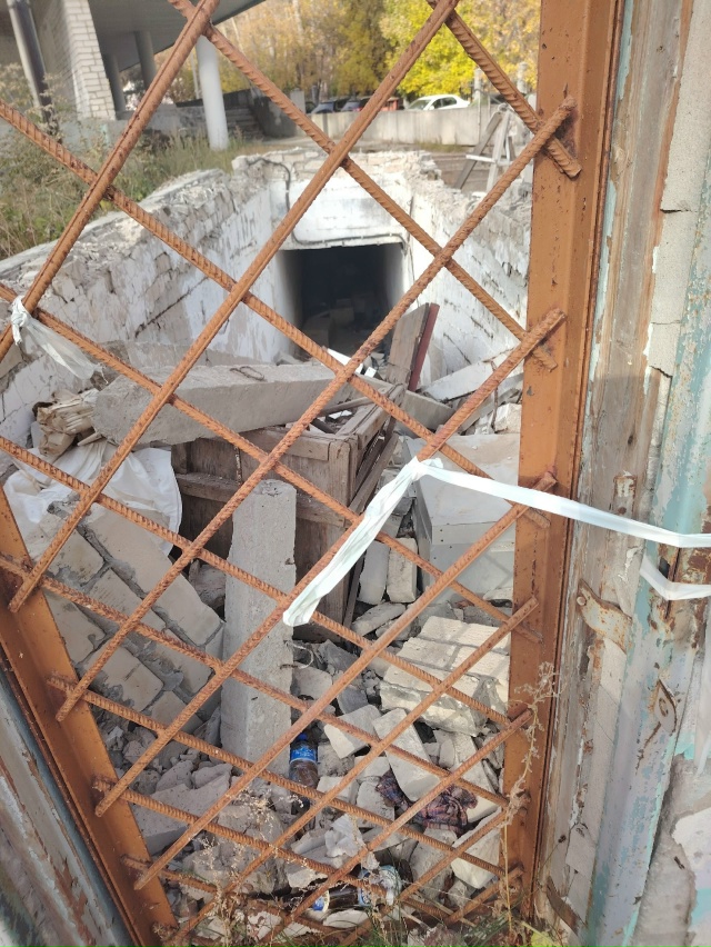 Никто не в курсе, в это бомбоубежище, случайно НЛО не вр...