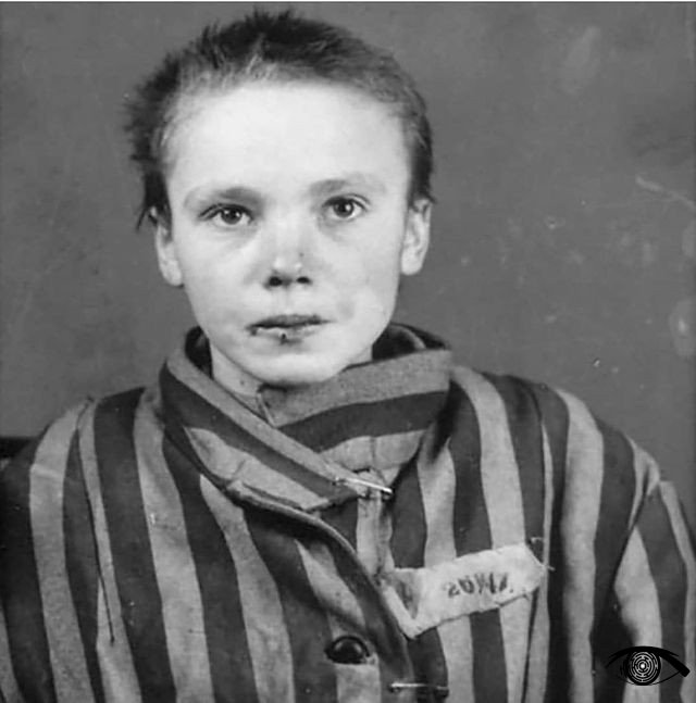 Это Чеслава Квока. В декабря 1942 её вместе с матерью отп?...