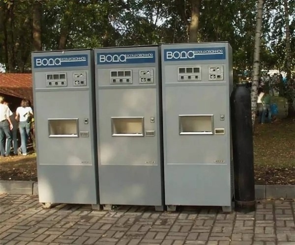 Один стакан на всех, и никаких вирусов. Кто в теме? 😂