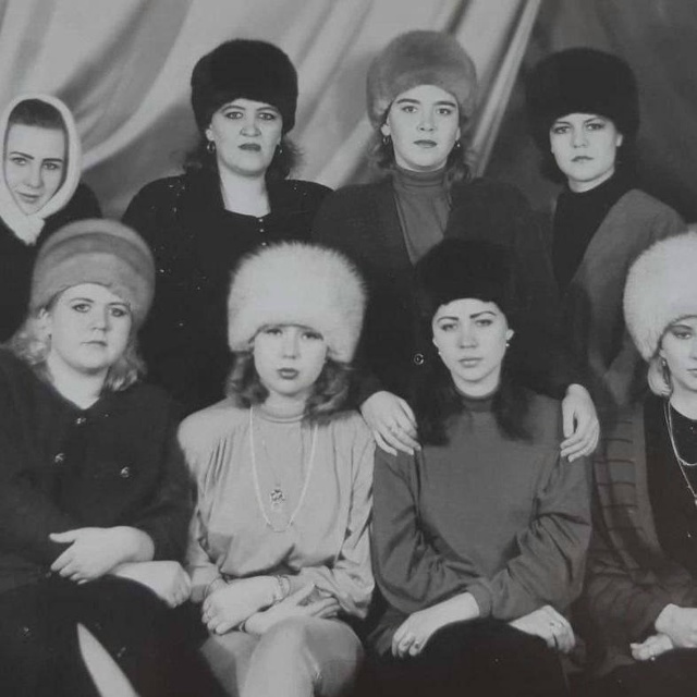 Шапки НАШИХ БАБУШЕК снова в моде! Россиянки массово ра?...