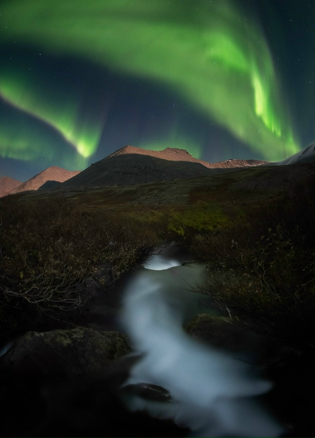 Сказочное сияние в Хибинах✨
?Виталий Истомин