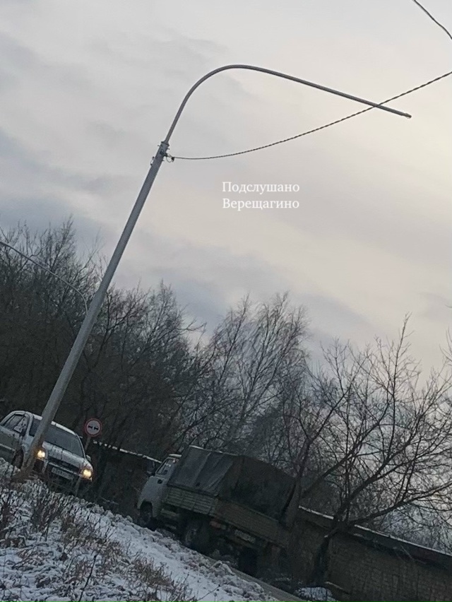 До|После
Фонарь сняли, надеемся, что поставят обратно, ...