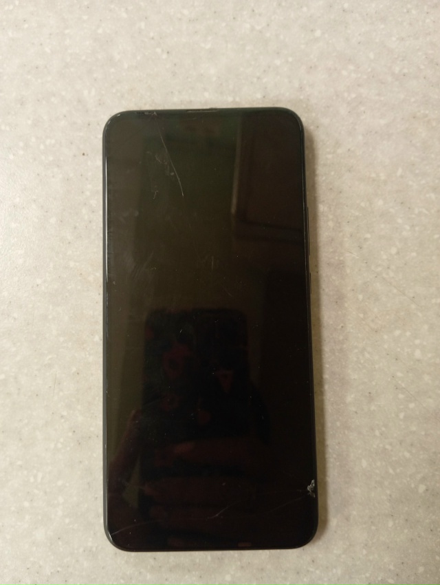 Найден телефон.