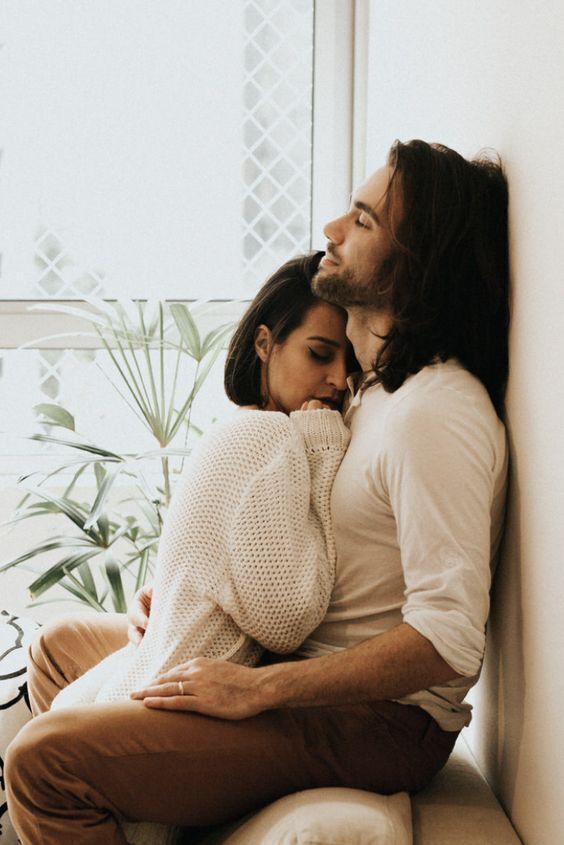 Хочу к тебе...
и чаю с бергамотом...
И чтоб легли на плечи ...