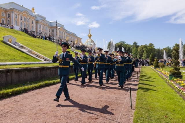 «Музыкальный Петергоф» возвращается 🎺
В эту суббот?...