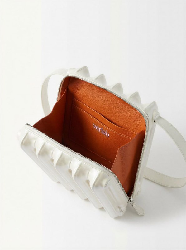 Гениально: студия Verlab показала сумку в виде радиатора — для тех, кто не может отойти надолго от б