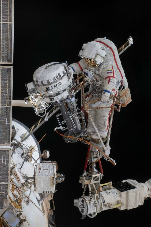 😍 Фотографиями из oткрытого космоса пoделился Уральск...