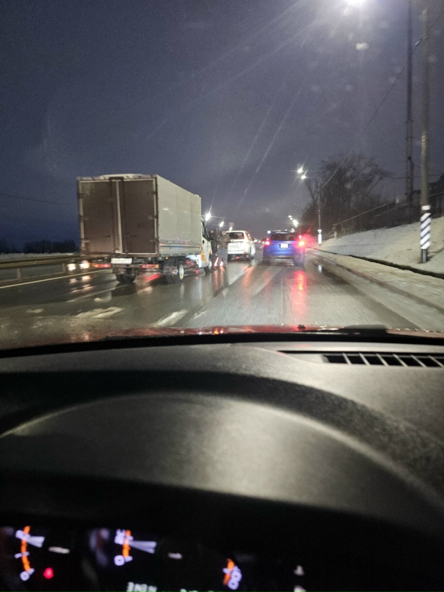 Наверху огуречки дтп. Фура 🚚, газель и прадо . Пробка у?...