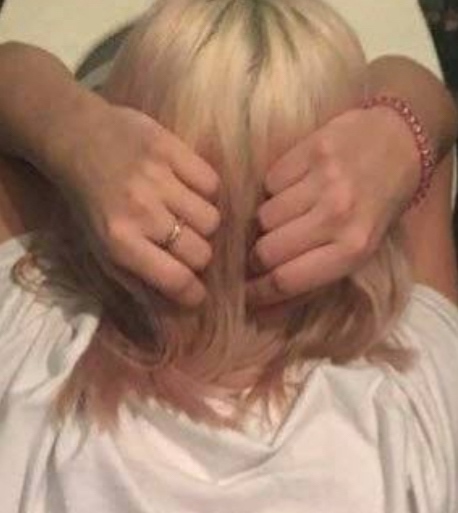 Хорошо хоть не попала на лоток🥹