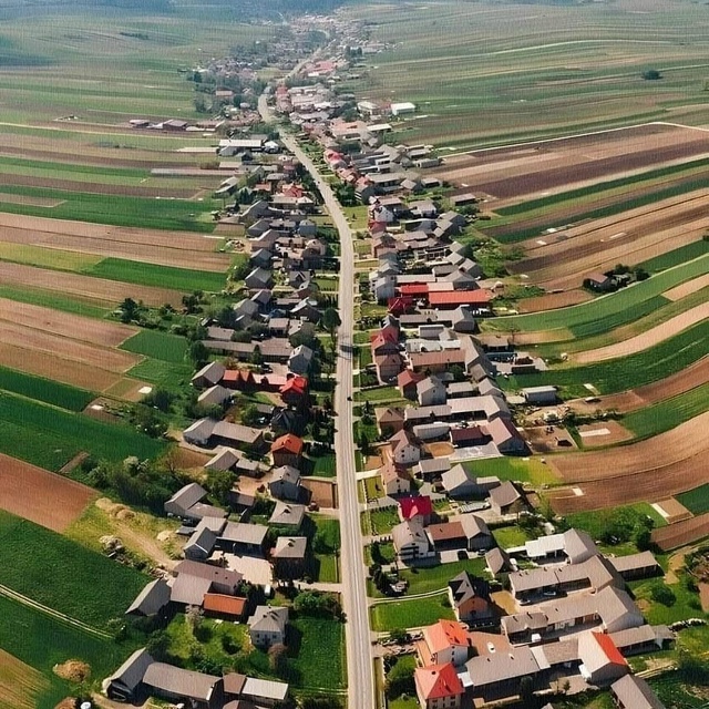 6000 людей живут на одной улице: как выглядит деревня Сул...