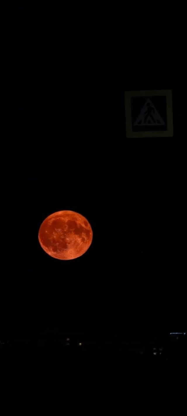 «Оленья Луна» взошла над Спутником 🌝