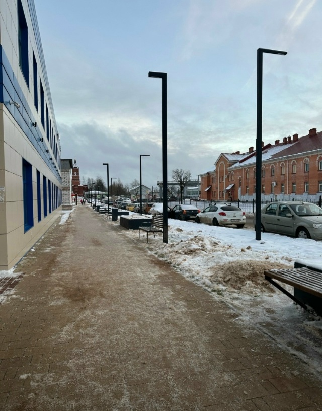 В центре города снег почистили . Где не почистили - слег...