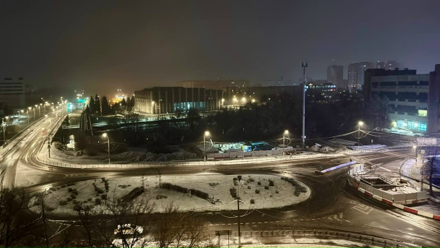 Обещанный первый снег накрыл Орехово-Зуево.