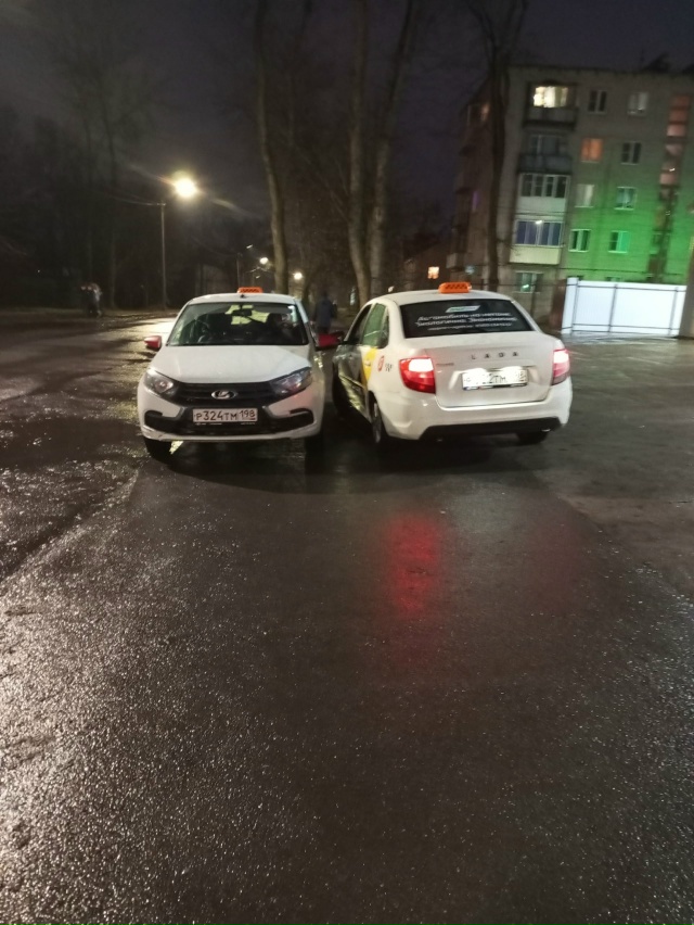 На Советской улице мойка специально поставлена для па?...