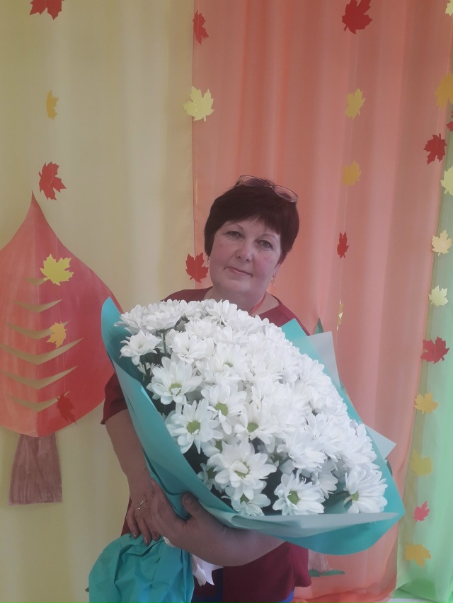 С ДНЕМ РОЖДЕНИЯ 🎉
СИЯЙ , НАША ДОРОГАЯ , СВЕТЛАНА ИОНОВН...