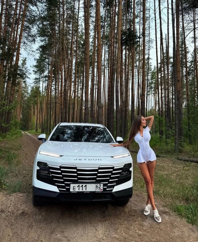 Нет слов. Сразу после похорон — на тусовки с другим: су?...