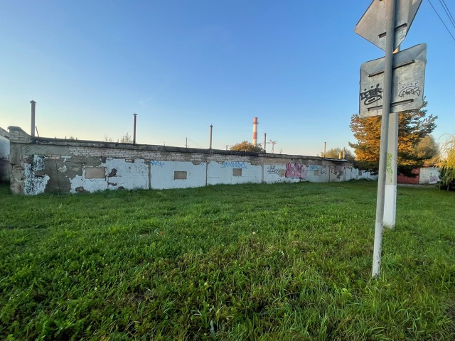 Почему бы не сделать стены гаражного кооператива 