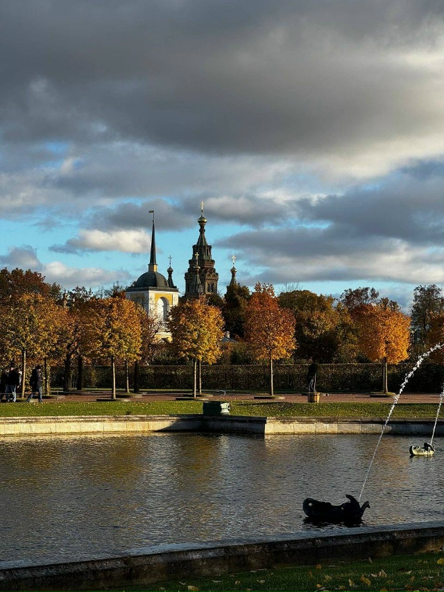 Осенняя атмосфера в Петергофе 🍁