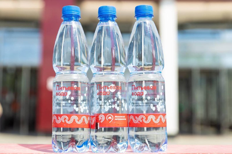 💧Бесплатную воду раздают в метро из-за жары
С 15:00 бутылку воды можно получить на станциях метро