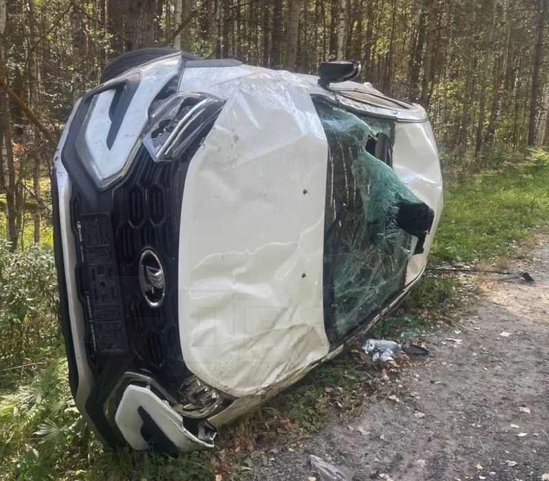 ⚡️У Lada Vesta заклинило руль прямо на трассе — произошла жёсткая авария, пострадала девушка-водител