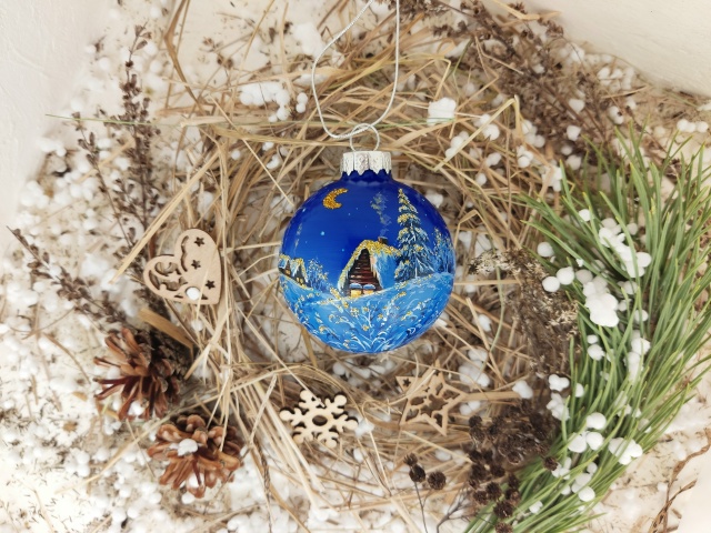 Ёлочные шарики.
Акрил, лак, стеклянный шар, диаметр 6 см...