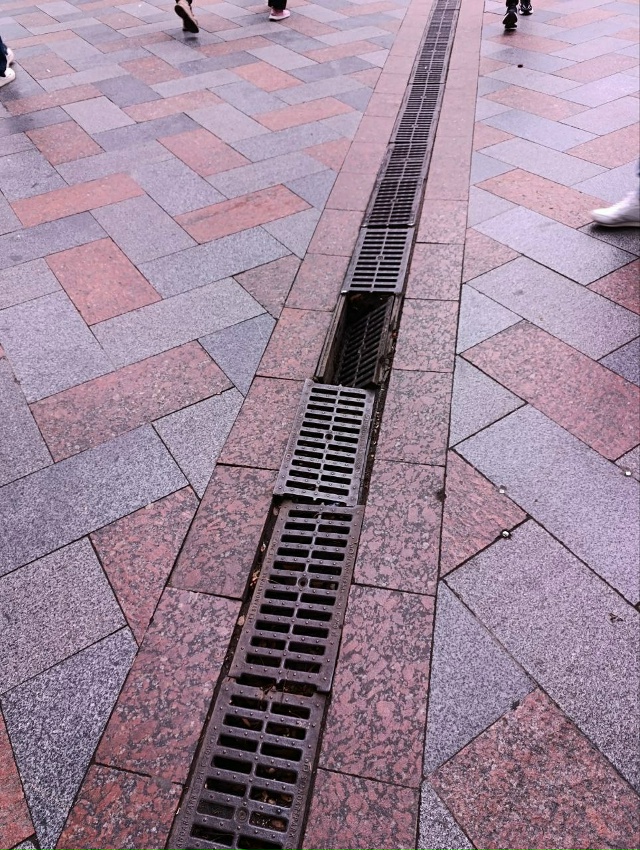 Остановка Спартак.
Интересно, сколько человек должно т...