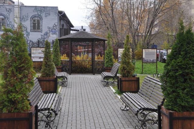 В Перми еcть Татищевский дворик, небольшой, но интерeсн?...